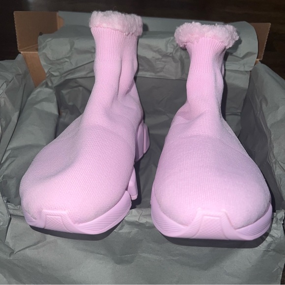 Balenciaga
Speed 2.0 Sneaker In Recycled Knit And Fake Fur women winter - Picture 6 of 10